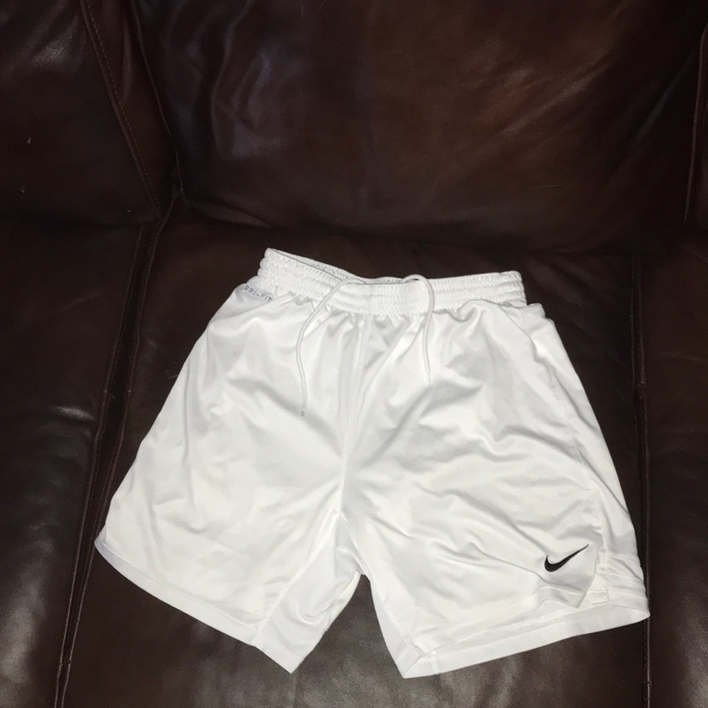 Men’s white Nike dri-fit shorts